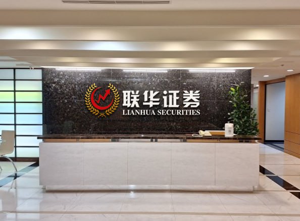 《杠杆上的舞者：保定配资客的财富浮沉录》